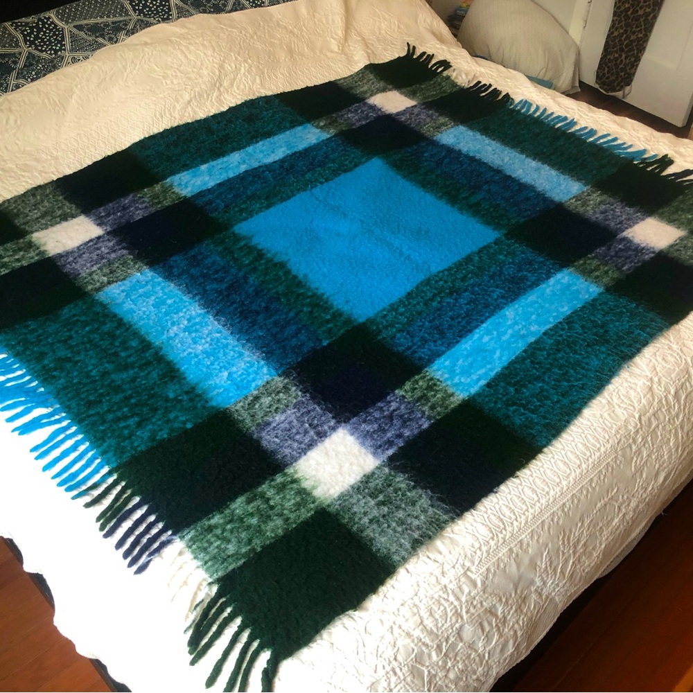 ✨Rare✨ Vintage Eaton’s Acrylic Throw / Blanket - made in Italy